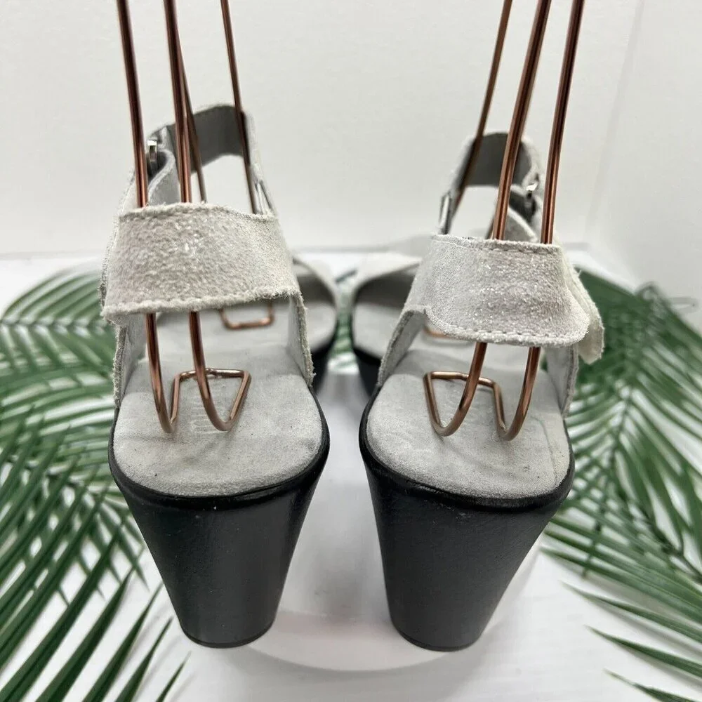 Munro Women's Willa Gray Silver Suede Block Heel Strappy Sandals Size 9N